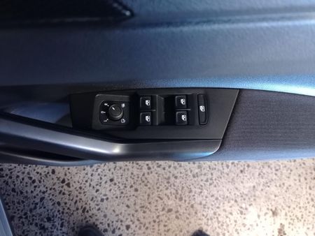 2026-Volkswagen-Polo-10-TSI-Life_14