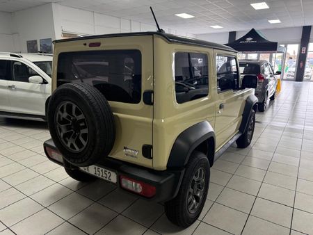 2022-Suzuki-Jimny-15-GL_3