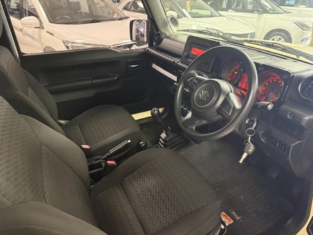 2022-Suzuki-Jimny-15-GL_4