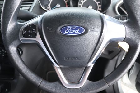 2017-Ford-Fiesta-10-EcoBoost-Trend-Auto-5-dr_10