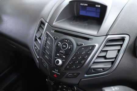 2017-Ford-Fiesta-10-EcoBoost-Trend-Auto-5-dr_11