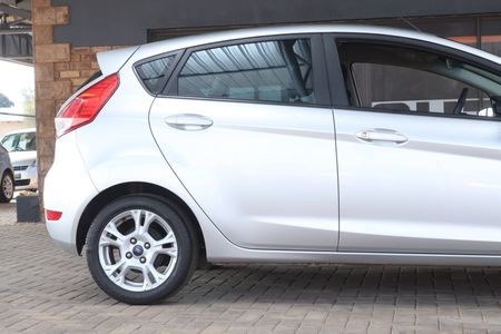 2017-Ford-Fiesta-10-EcoBoost-Trend-Auto-5-dr_16