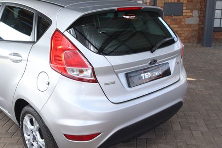 2017-Ford-Fiesta-10-EcoBoost-Trend-Auto-5-dr_22