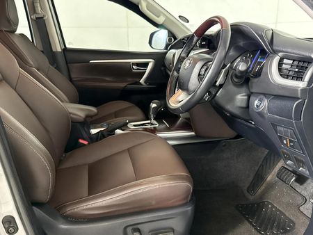 2020-Toyota-Fortuner-28-GD-6-4x4-Auto_9
