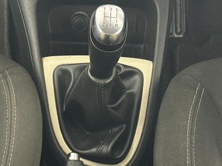 2017-Renault-Captur-900T-Blaze-66kW_10
