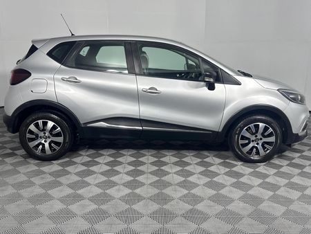 2017-Renault-Captur-900T-Blaze-66kW_16