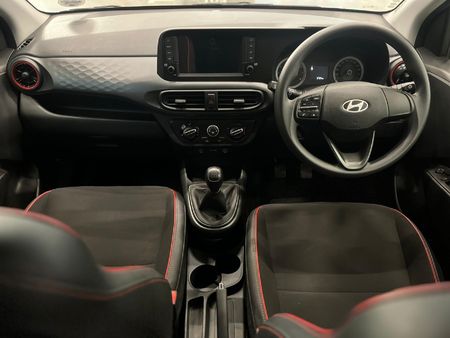 2025-Hyundai-Grand-i10-10-Motion_9
