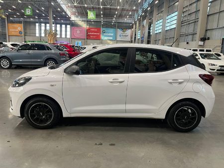 2025-Hyundai-Grand-i10-10-Motion_5