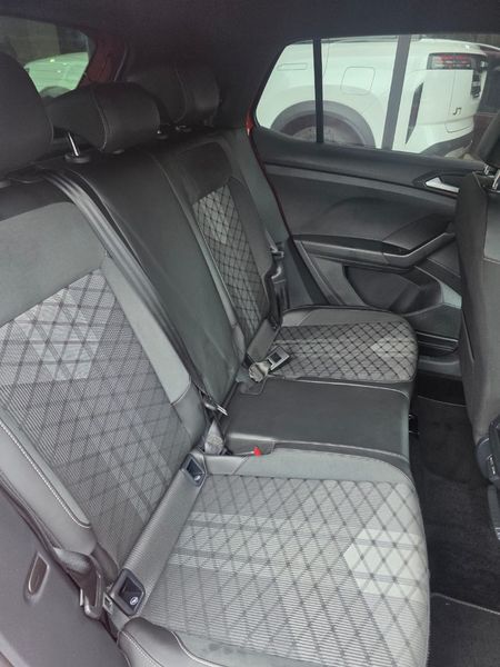 2025-Volkswagen-T-Cross-10-TSI-R-Line-Auto_9