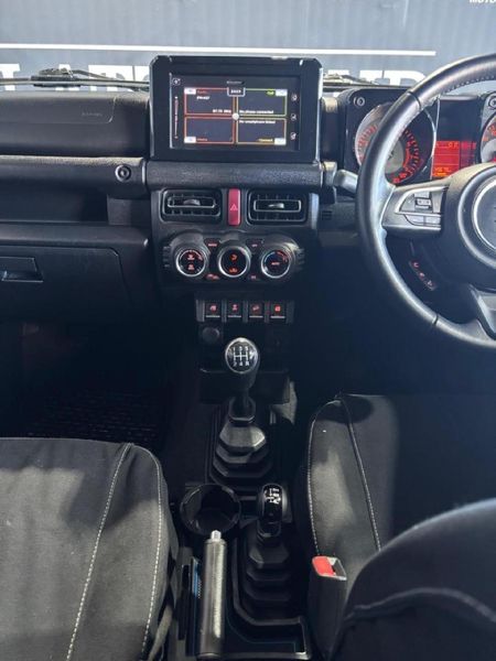 2021-Suzuki-Jimny-15-GLX_12