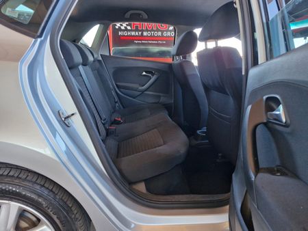 2011-Volkswagen-Polo-14-Comfortline-5-dr_13