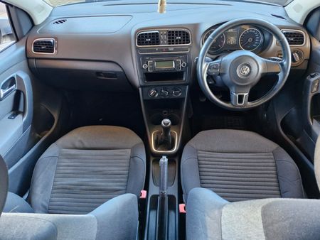 2011-Volkswagen-Polo-14-Comfortline-5-dr_14