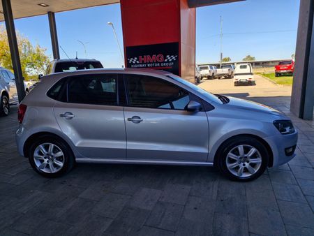 2011-Volkswagen-Polo-14-Comfortline-5-dr_1