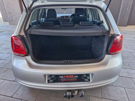 2011-Volkswagen-Polo-14-Comfortline-5-dr_4