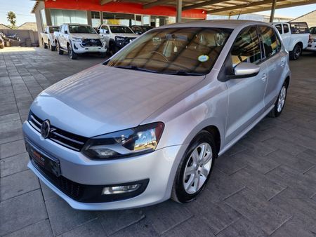 2011-Volkswagen-Polo-14-Comfortline-5-dr_6