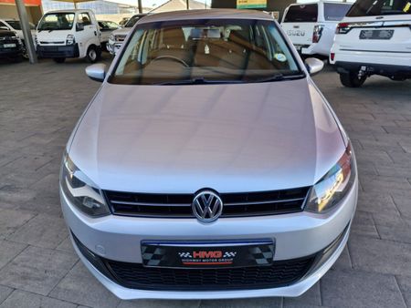 2011-Volkswagen-Polo-14-Comfortline-5-dr_7