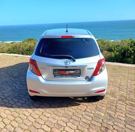 2014-Toyota-Yaris-13-Auto-5-dr_4