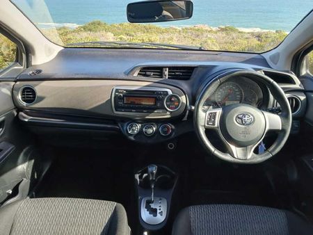 2014-Toyota-Yaris-13-Auto-5-dr_6