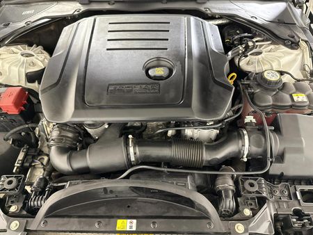 2016-Jaguar-XF-20-D-R-Sport_12