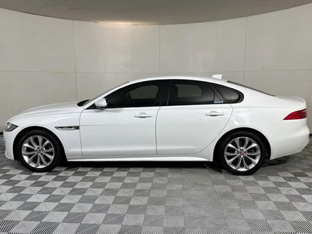 2016-Jaguar-XF-20-D-R-Sport_18