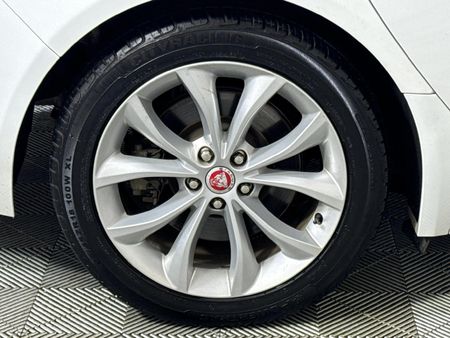 2016-Jaguar-XF-20-D-R-Sport_6