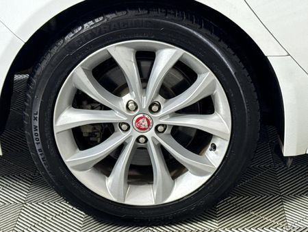 2016-Jaguar-XF-20-D-R-Sport_7