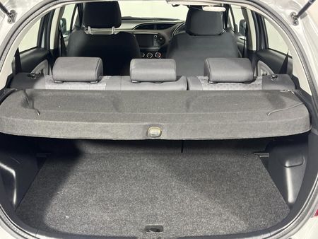 2017-Toyota-Yaris-13-Auto-5-dr_11