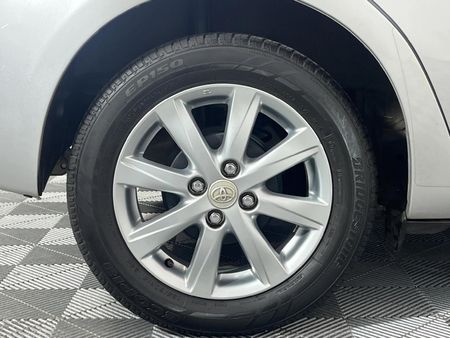 2017-Toyota-Yaris-13-Auto-5-dr_6