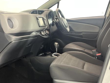 2017-Toyota-Yaris-13-Auto-5-dr_7