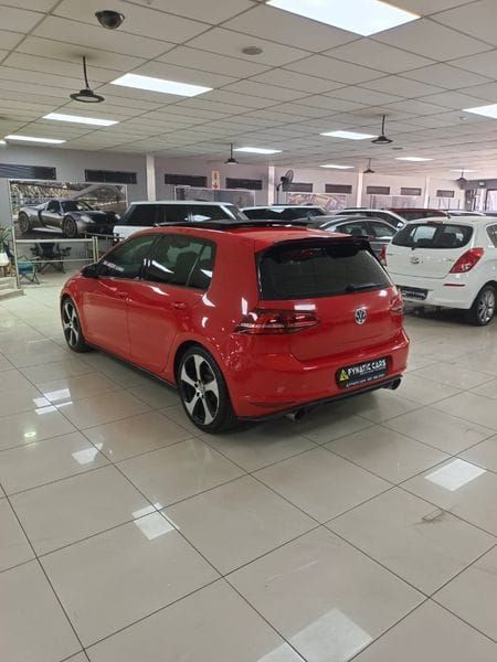 2013-Volkswagen-Golf-VII-GTI-20-TSI-Auto_3