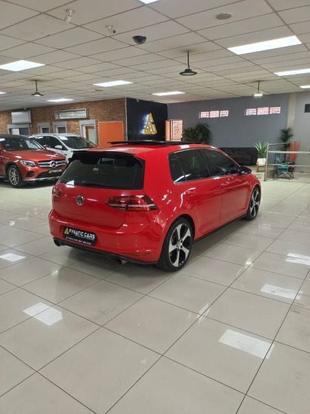 2013-Volkswagen-Golf-VII-GTI-20-TSI-Auto_4