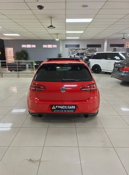 2013-Volkswagen-Golf-VII-GTI-20-TSI-Auto_5