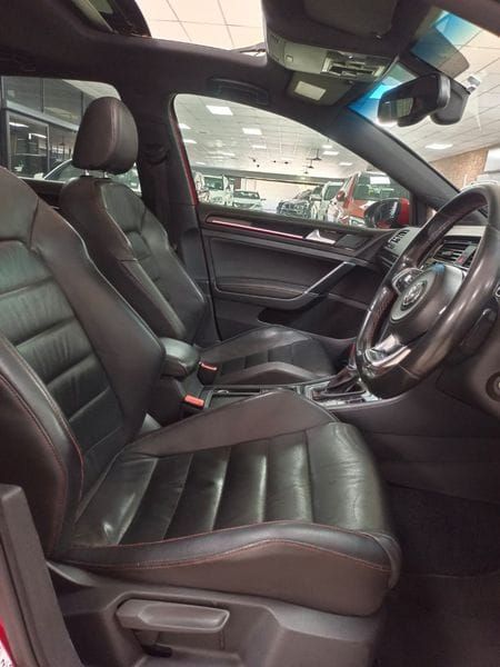 2013-Volkswagen-Golf-VII-GTI-20-TSI-Auto_6