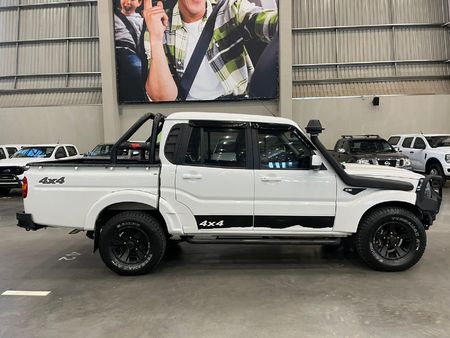 2023-Mahindra-Pik-Up-22-mHawk-S6-4x4-Double-Cab_7