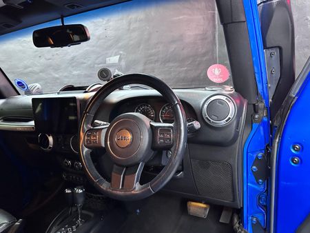 2016-Jeep-Wrangler-Unlimited-Rubicon-36-V6-Auto_12