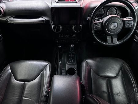 2016-Jeep-Wrangler-Unlimited-Rubicon-36-V6-Auto_13