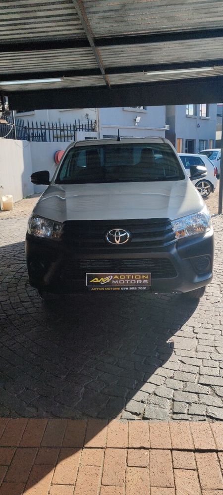 2024-Toyota-Hilux-2000_12