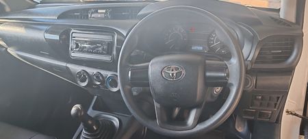2024-Toyota-Hilux-2000_1
