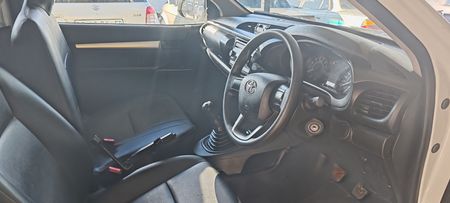 2024-Toyota-Hilux-2000_2