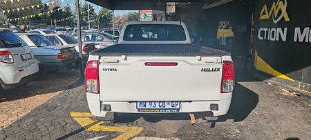 2024-Toyota-Hilux-2000_7