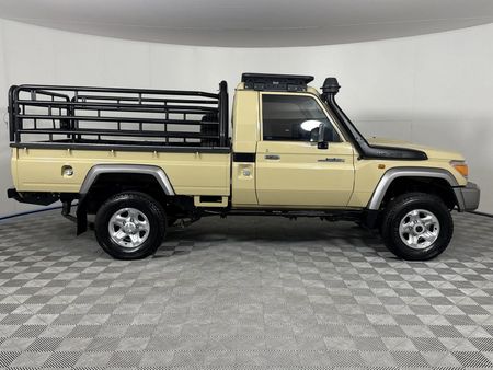 2023-Toyota-Land-Cruiser-79-45-D-Single-Cab_16