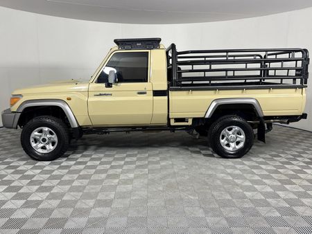 2023-Toyota-Land-Cruiser-79-45-D-Single-Cab_18