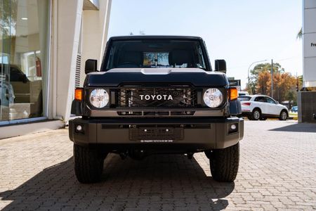 2026-Toyota-Land-Cruiser-79-28-GD-6-Double-Cab_7