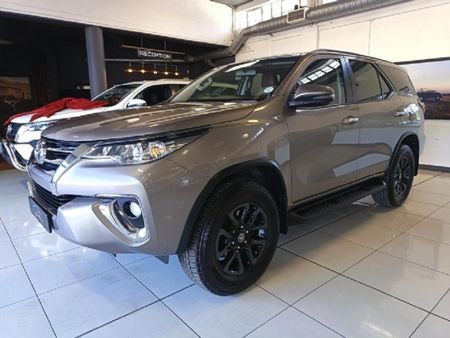 2017-Toyota-Fortuner-24-GD-6-Raised-Body-Auto_1