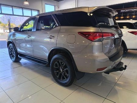 2017-Toyota-Fortuner-24-GD-6-Raised-Body-Auto_7