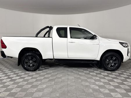 2025-Toyota-Hilux-24-GD-6-Raised-Body-Raider-Extended-Cab_13
