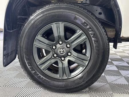 2025-Toyota-Hilux-24-GD-6-Raised-Body-Raider-Extended-Cab_5
