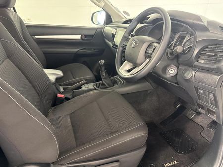 2025-Toyota-Hilux-24-GD-6-Raised-Body-Raider-Extended-Cab_7