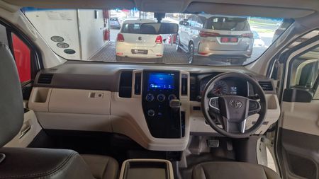 2024-Toyota-Quantum-28-GL-Auto-14-Seater_18