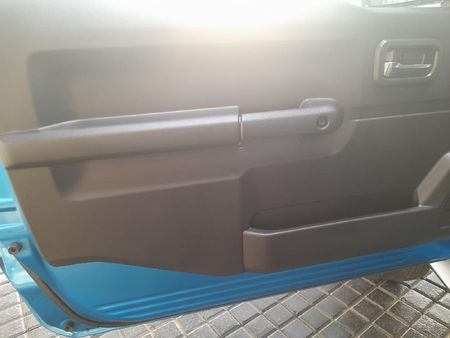 2021-Suzuki-Jimny-15-GLX_12
